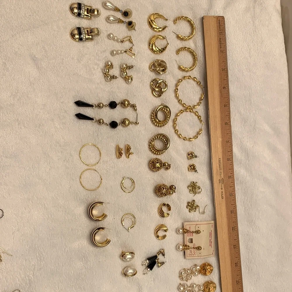 Elegant Gold and Black Jewelry Set